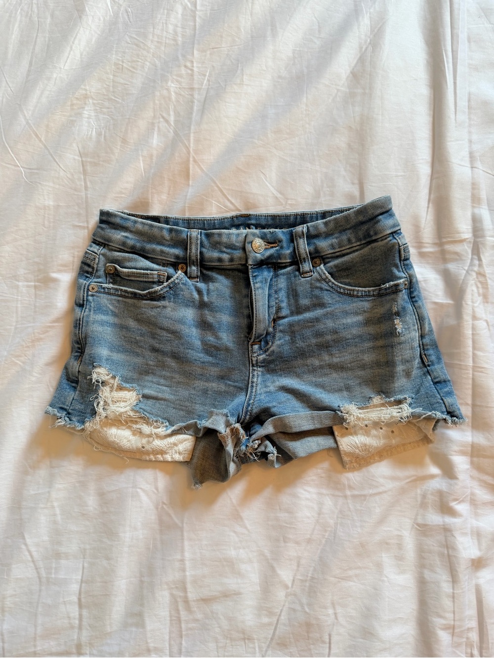 American Eagle Denim Shorts - Light Blue Size 4